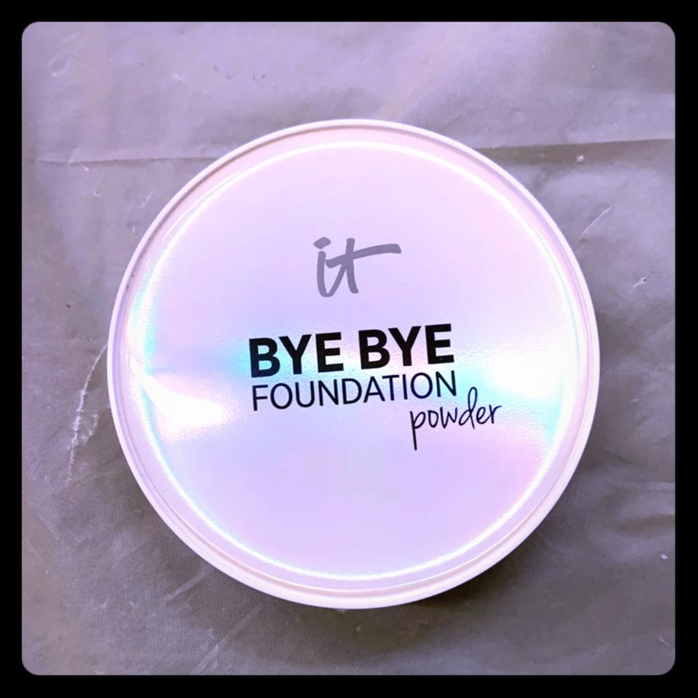 Bye bye foundation powder in neutral tan